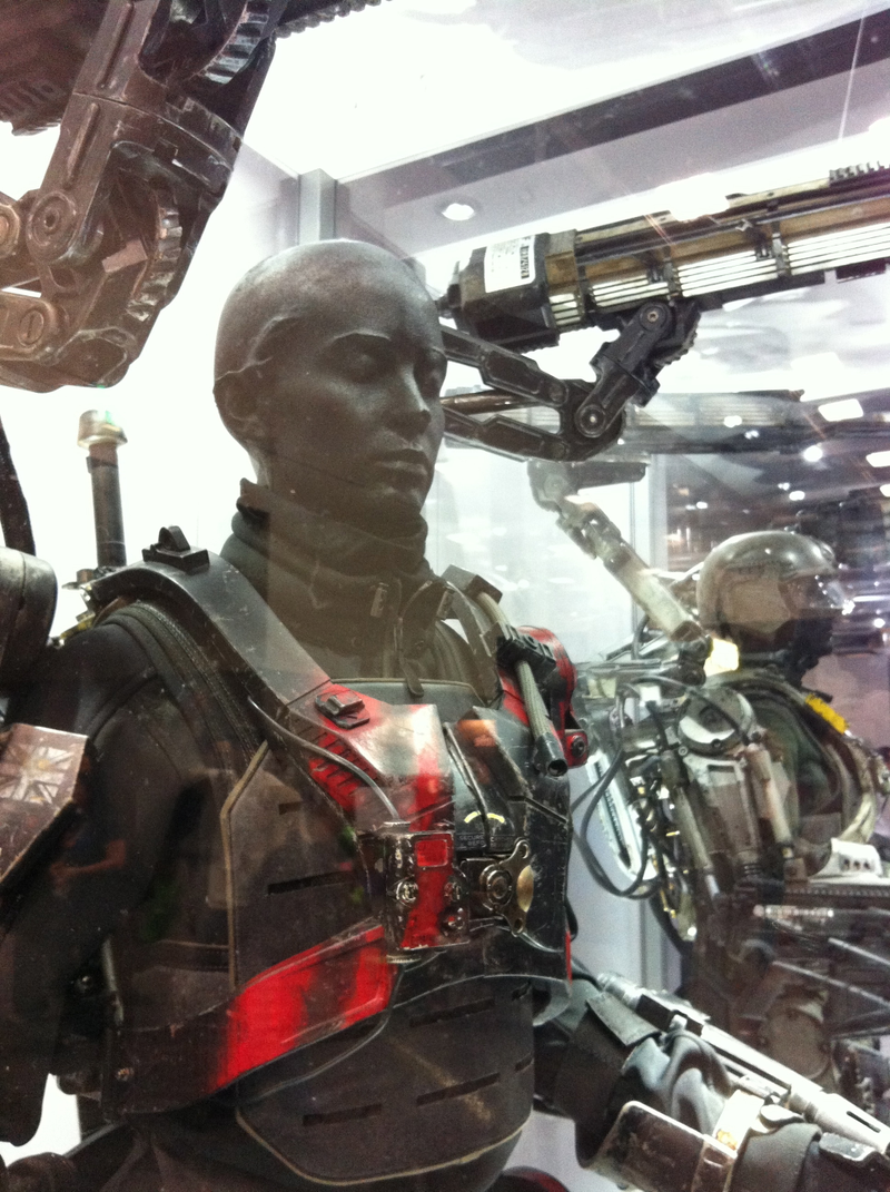 Illustration for article titled See Tom Cruise and Emily Blunt's mecha suits from Edge of Tomorrow